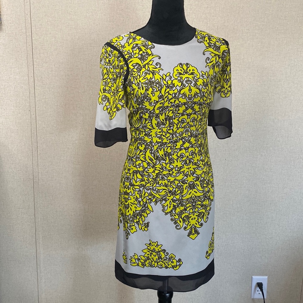 Woman’s Milly Size 4 stunning dress. Rear zip.